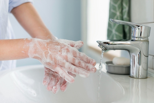 Handwashing vs. Gloves in Commercial Restaurants